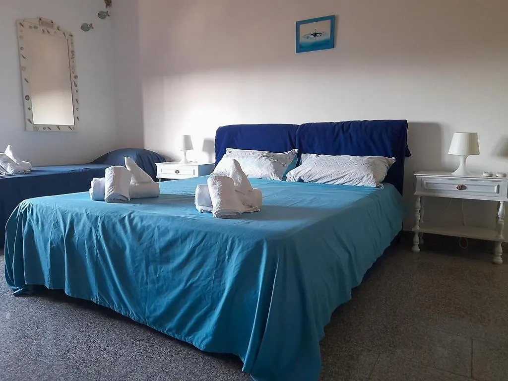 Mari & Monti Bed & Breakfast Giba